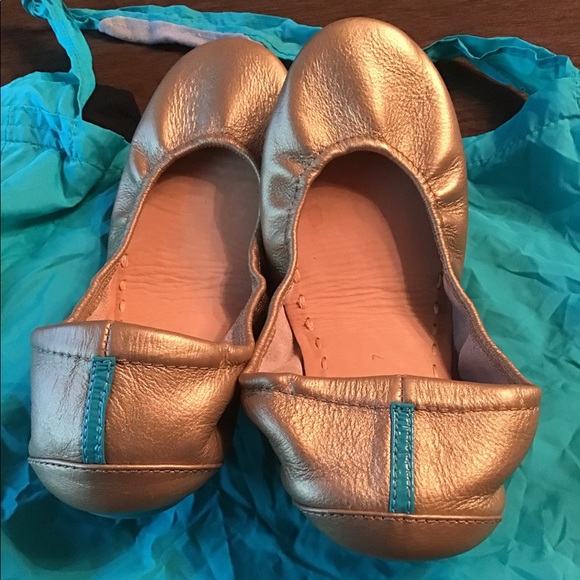 ⭐️Never Worn Tieks - Metallic Gold ⭐️ - Picture 4 of 6